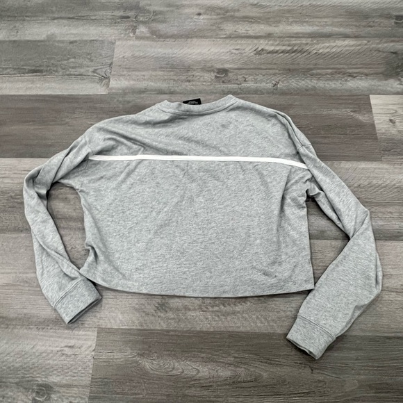 Nike cropped long sleeve size xs - Picture 2 of 3